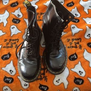 Dr. Martens women black leather #1460s